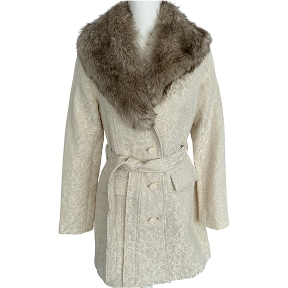 Xhilaration Ivory Women’s Coat with Faux Fur Detachable Collar - Picture 2 of 9